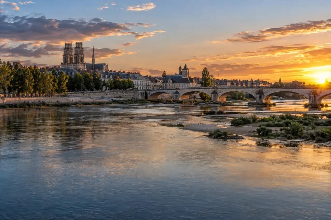 Balade bord de Loire à Orléans sur les quais près du Pont Georges V